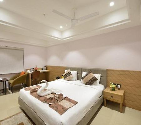 Hotel Kinara Grand ハイデラバード エクステリア 写真